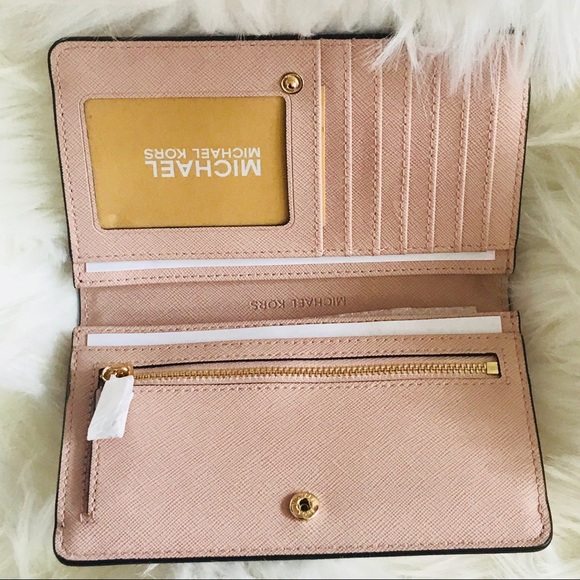 ♦️SOLD♦️ Michael Kors Selma Messenger Wallet Set - Picture 4 of 8